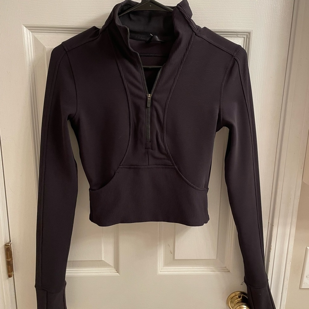 Lulu crop top 1/2 zip jacket!
